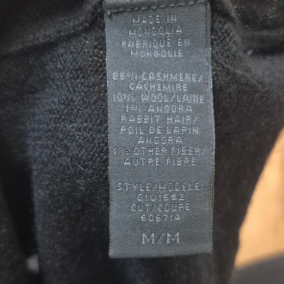 Guess Women’s Black Cashmere-Blend Luxury Knit Star Turtleneck Sweater – Size XS - Picture 3 of 3